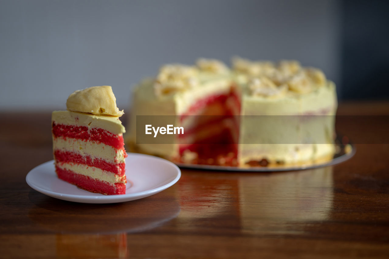 CLOSE-UP OF CAKE SERVED ON PLATE