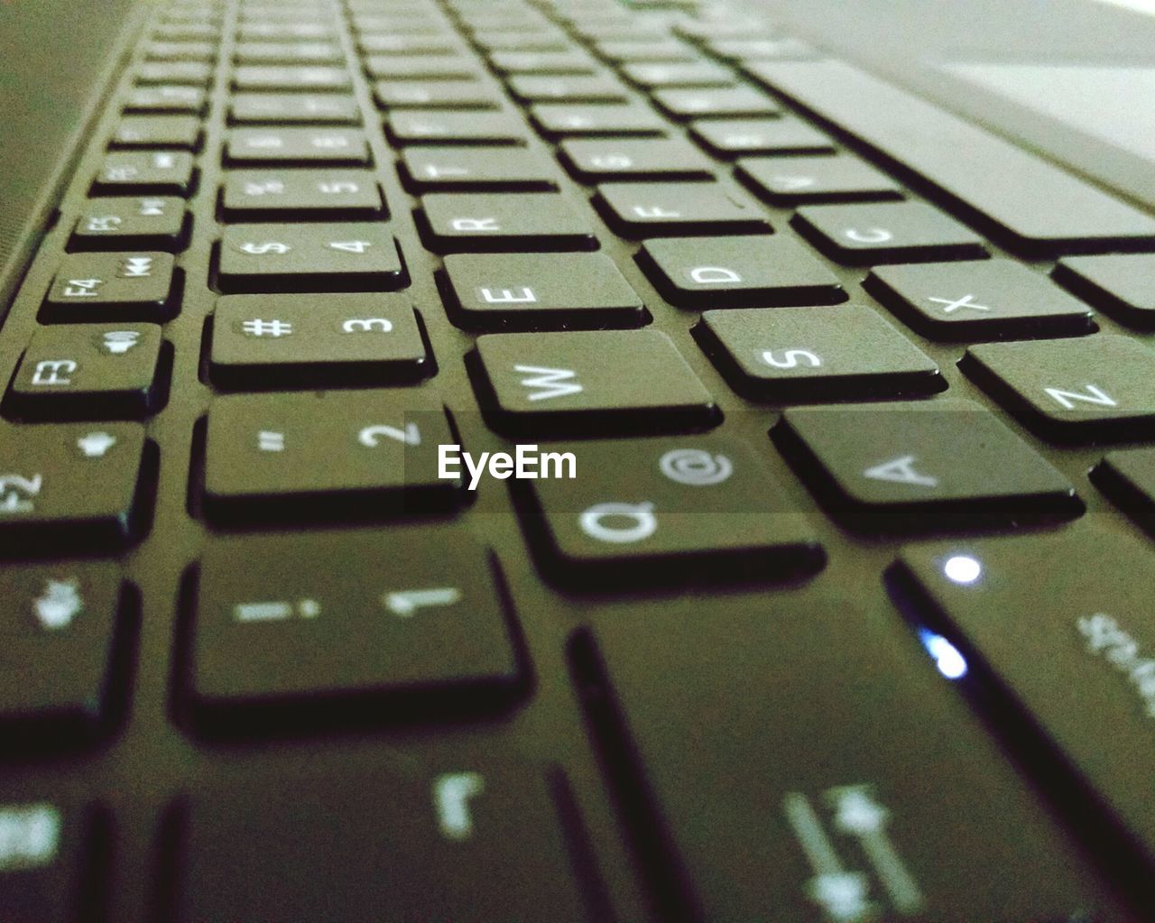 CLOSE-UP OF TEXT ON COMPUTER KEYBOARD