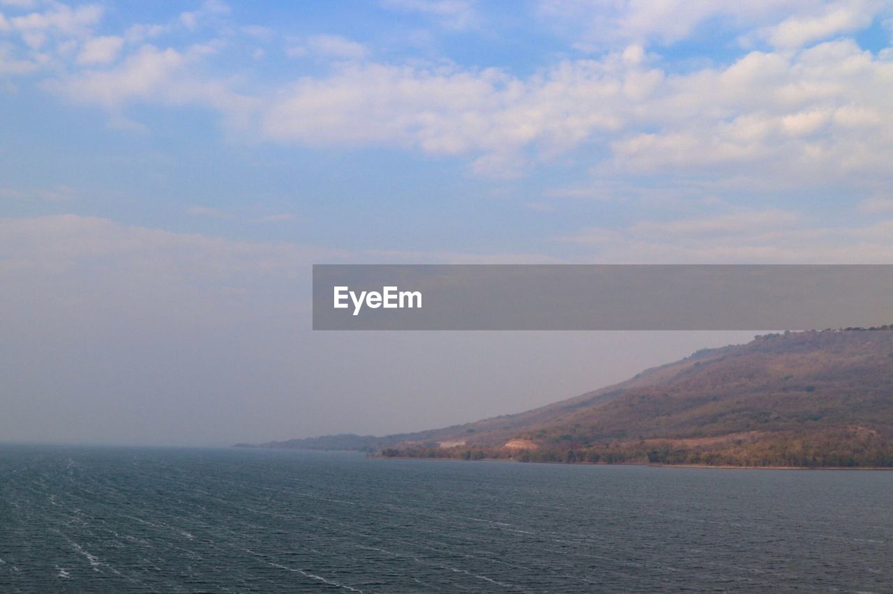 SCENIC VIEW OF SEA AND MOUNTAIN AGAINST SKY