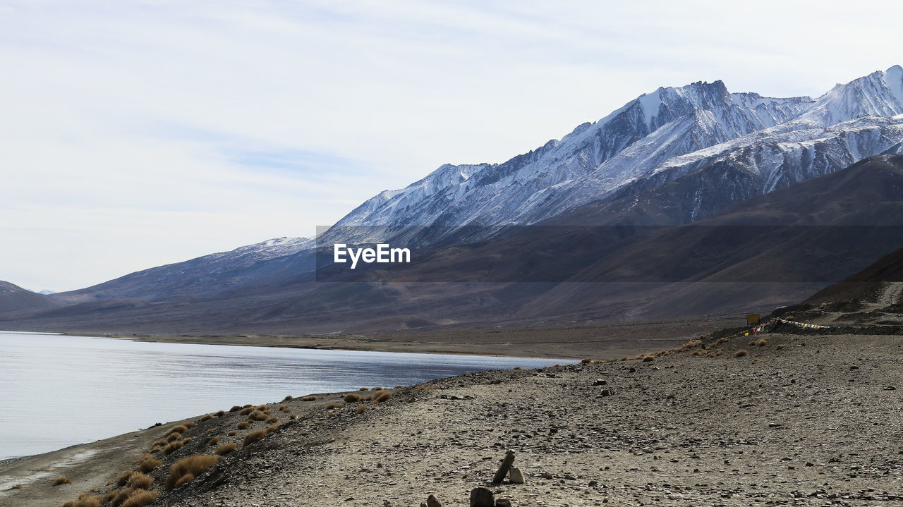 SCENIC VIEW OF LAKE AND SNOWCAPPED MOUNTAINS AGAINST SKY