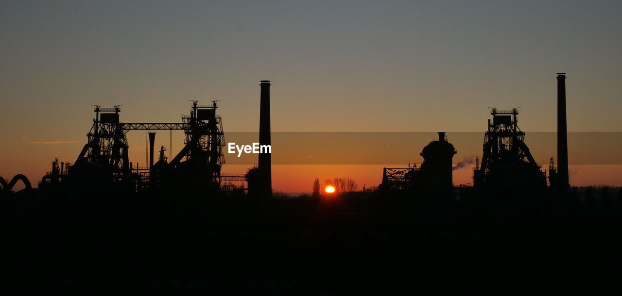 silhouette, sunset, sky, petroleum, industry, evening, dusk, skyline, oil industry, nature, power generation, machinery, horizon, factory, orange color, architecture, fossil fuel, sun, built structure, copy space, refinery, technology, oil, outdoors