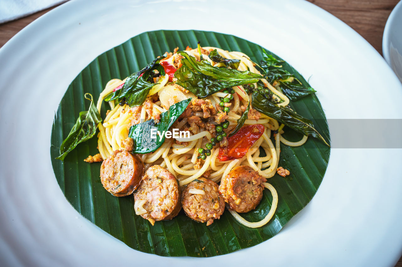 HIGH ANGLE VIEW OF FOOD SERVED ON TABLE