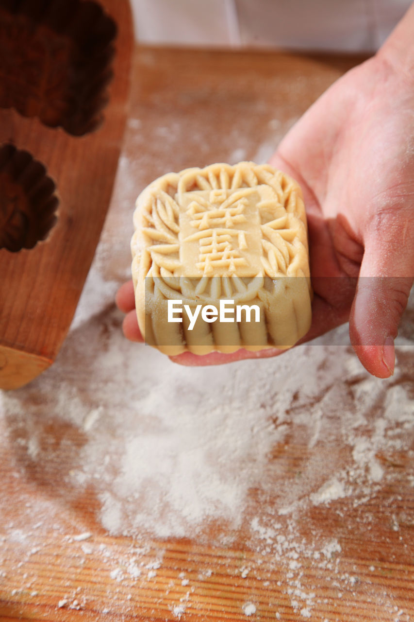 Cropped hands of chef preparing food at kitchen