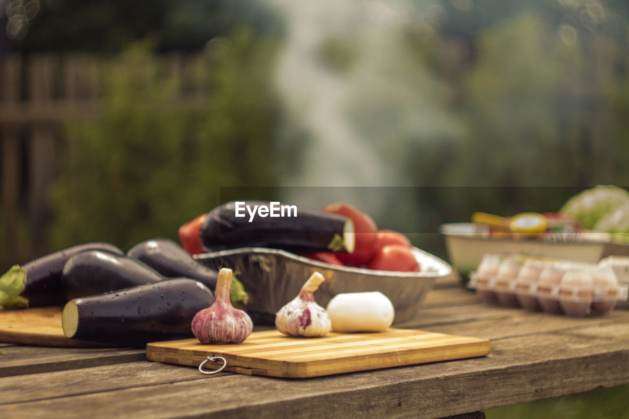 CLOSE-UP OF VEGETABLES ON TABLE AGAINST BLURRED BACKGROUND