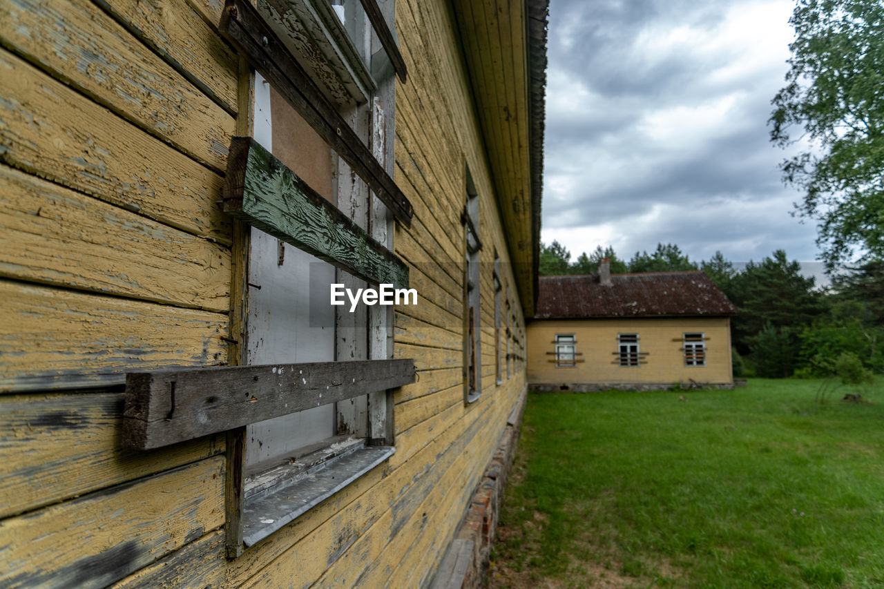 EXTERIOR OF OLD ABANDONED BUILDING