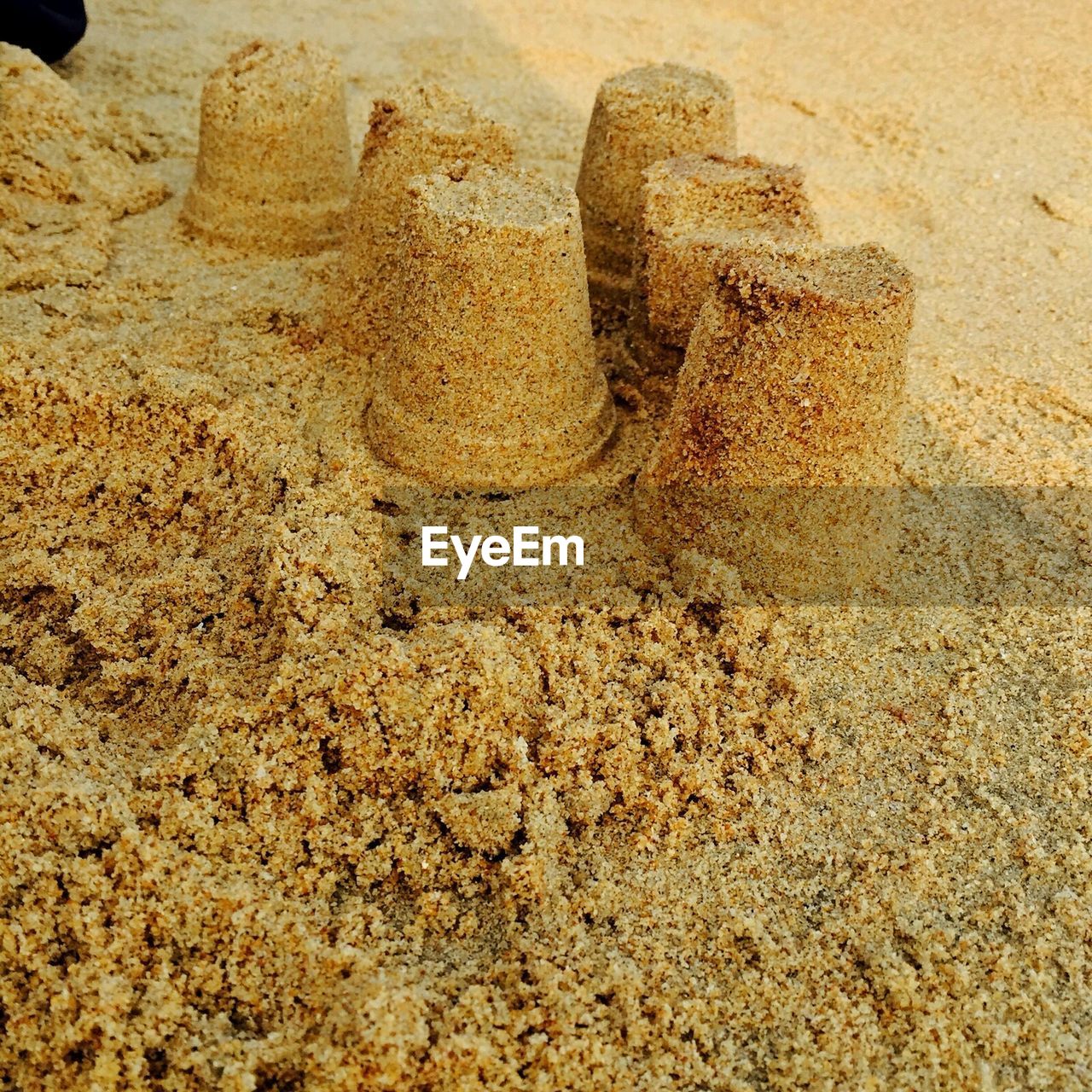 CLOSE-UP VIEW OF SAND