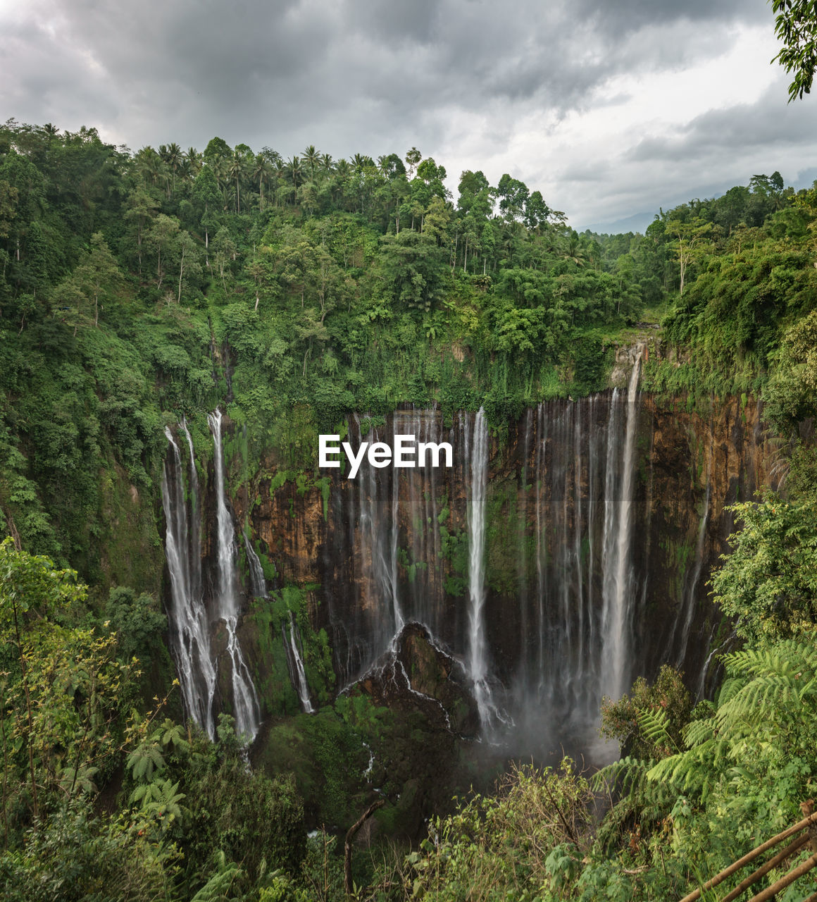 SCENIC VIEW OF WATERFALL AGAINST SKY