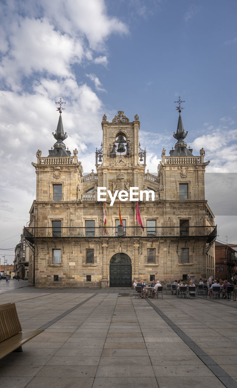 Facade of the 17th century baroque town hall in the city of astorga, spain