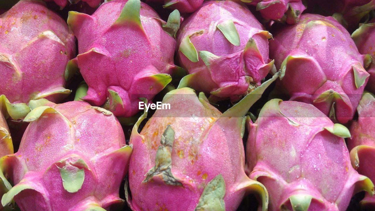 FULL FRAME SHOT OF FRUITS FOR SALE IN MARKET