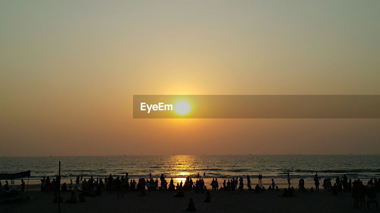 SCENIC VIEW OF SEA AGAINST CLEAR SKY AT SUNSET