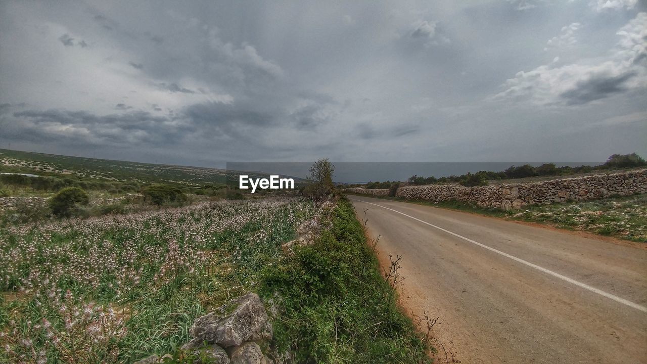 HIGH ANGLE VIEW OF ROAD ON LANDSCAPE AGAINST SKY