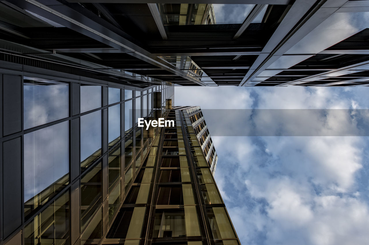 LOW ANGLE VIEW OF OFFICE BUILDING AGAINST SKY