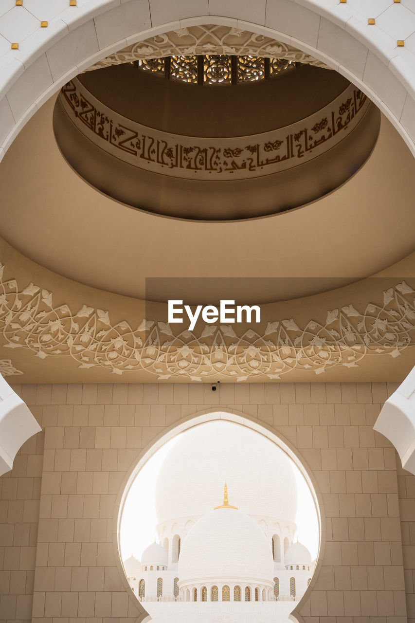 ceiling, architecture, indoors, lighting, circle, no people, built structure, interior design, pattern, ornate, lighting equipment, shape