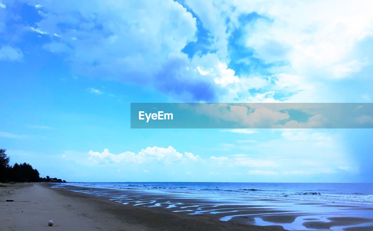 SCENIC VIEW OF SEA AGAINST BLUE SKY