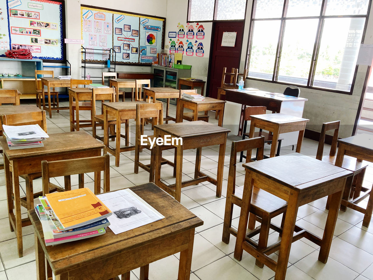 classroom, table, room, seat, furniture, chair, education, indoors, no people, school, architecture, desk, learning, school building, building, library, window