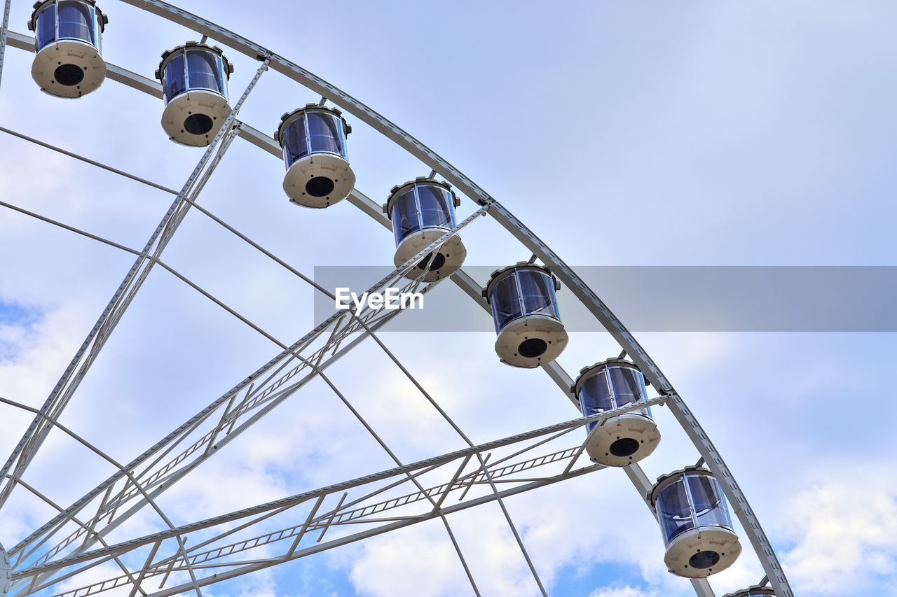 LOW ANGLE VIEW OF CHAIN AGAINST SKY