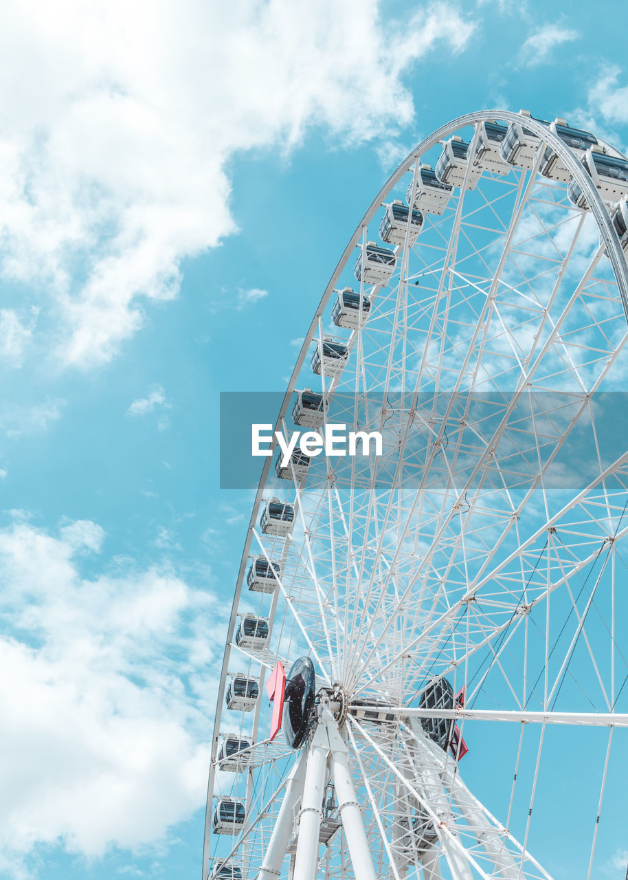 LOW ANGLE VIEW OF WHEEL AGAINST SKY