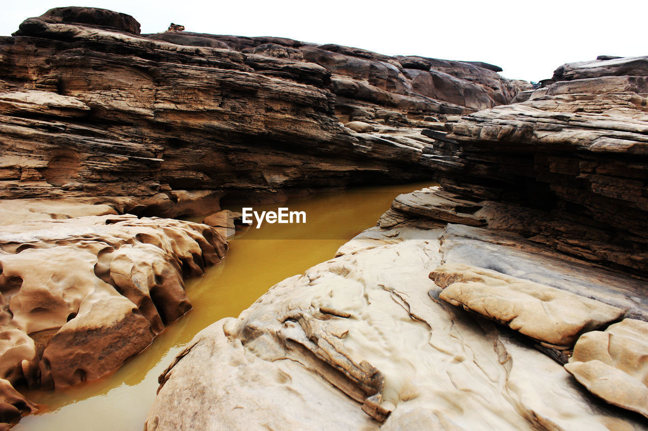 VIEW OF ROCKS ON LANDSCAPE AGAINST SKY