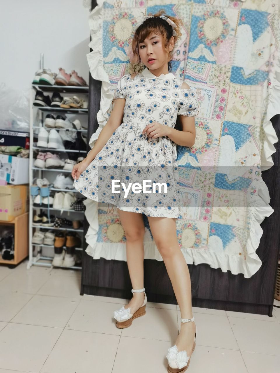 FULL LENGTH PORTRAIT OF GIRL STANDING AGAINST BUILDING