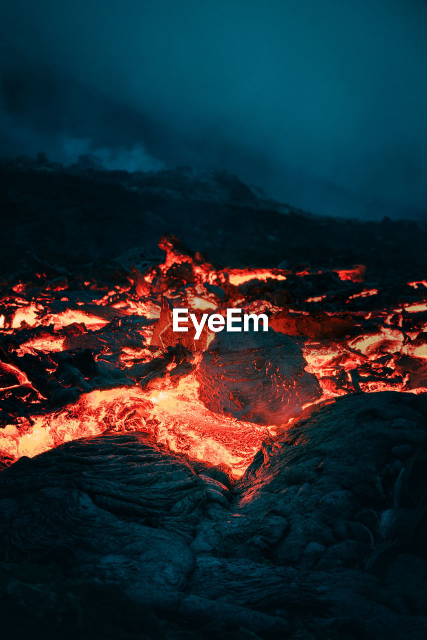 Atmospheric view of flowing lava at volcano eruption site in geldingadalir, iceland, june 2021