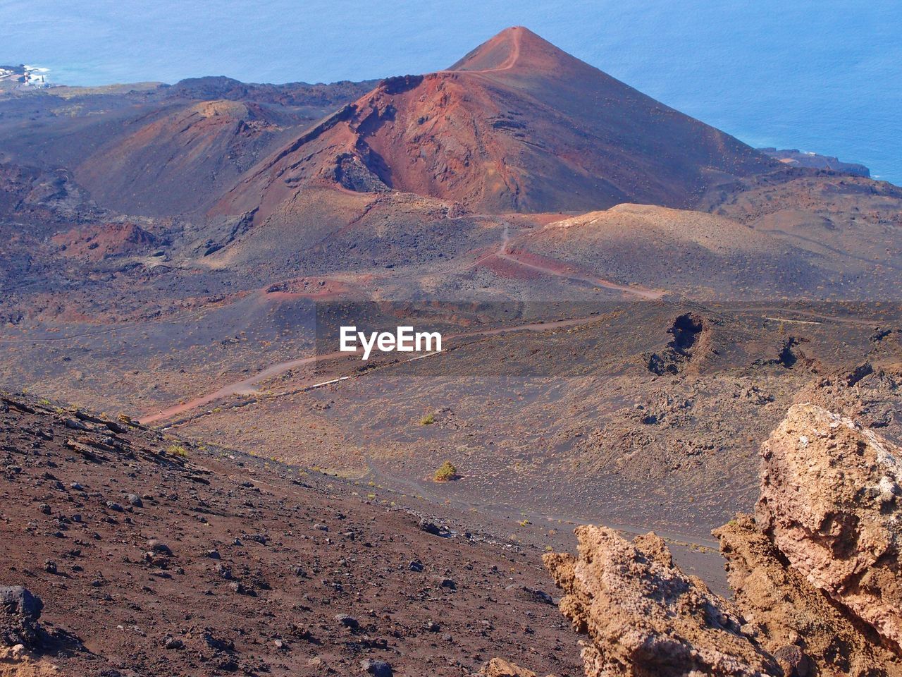 SCENIC VIEW OF LAND AND MOUNTAINS AGAINST SKY