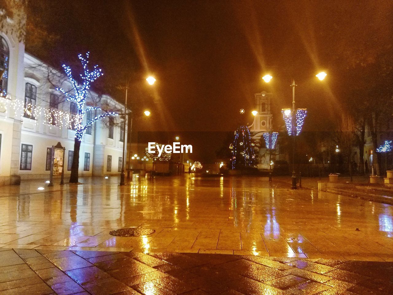 VIEW OF ILLUMINATED CITY AT NIGHT