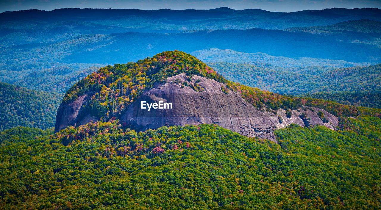 Looking glass rock in pisgah national forest, north carolina, usa at early fall season.