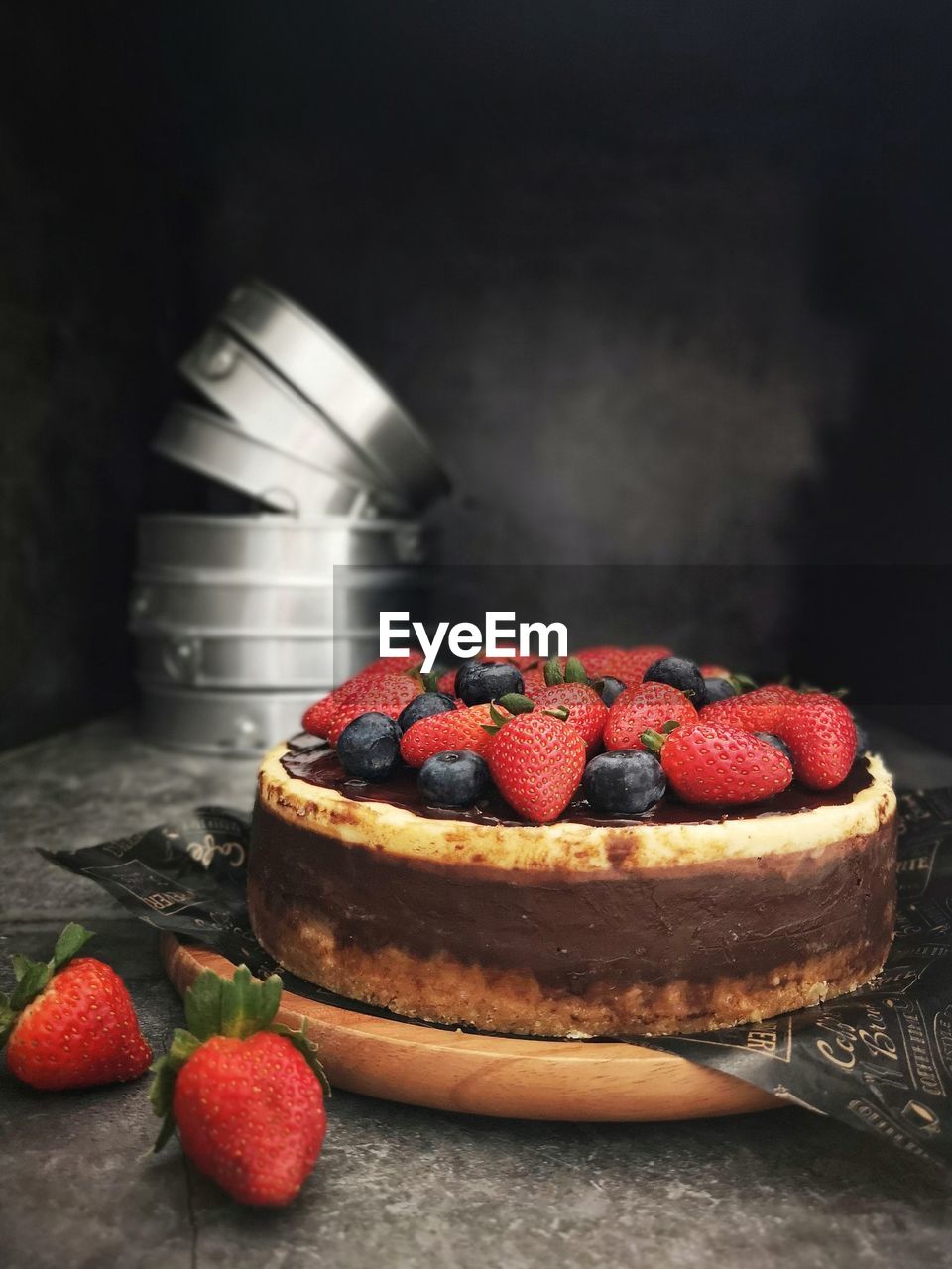 CLOSE-UP OF STRAWBERRIES IN CAKE