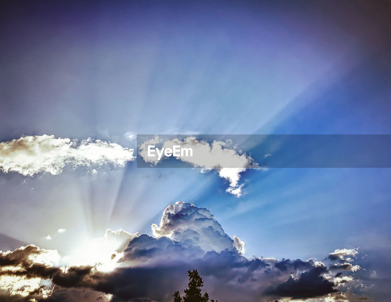 LOW ANGLE VIEW OF SKY