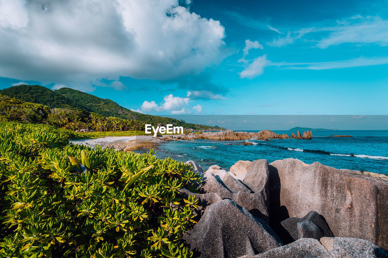 PANORAMIC SHOT OF SEA AGAINST SKY