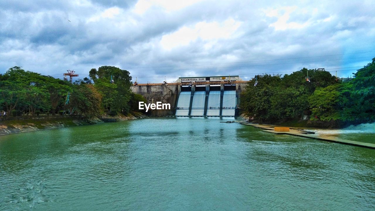 SCENIC VIEW OF RIVER AGAINST SKY