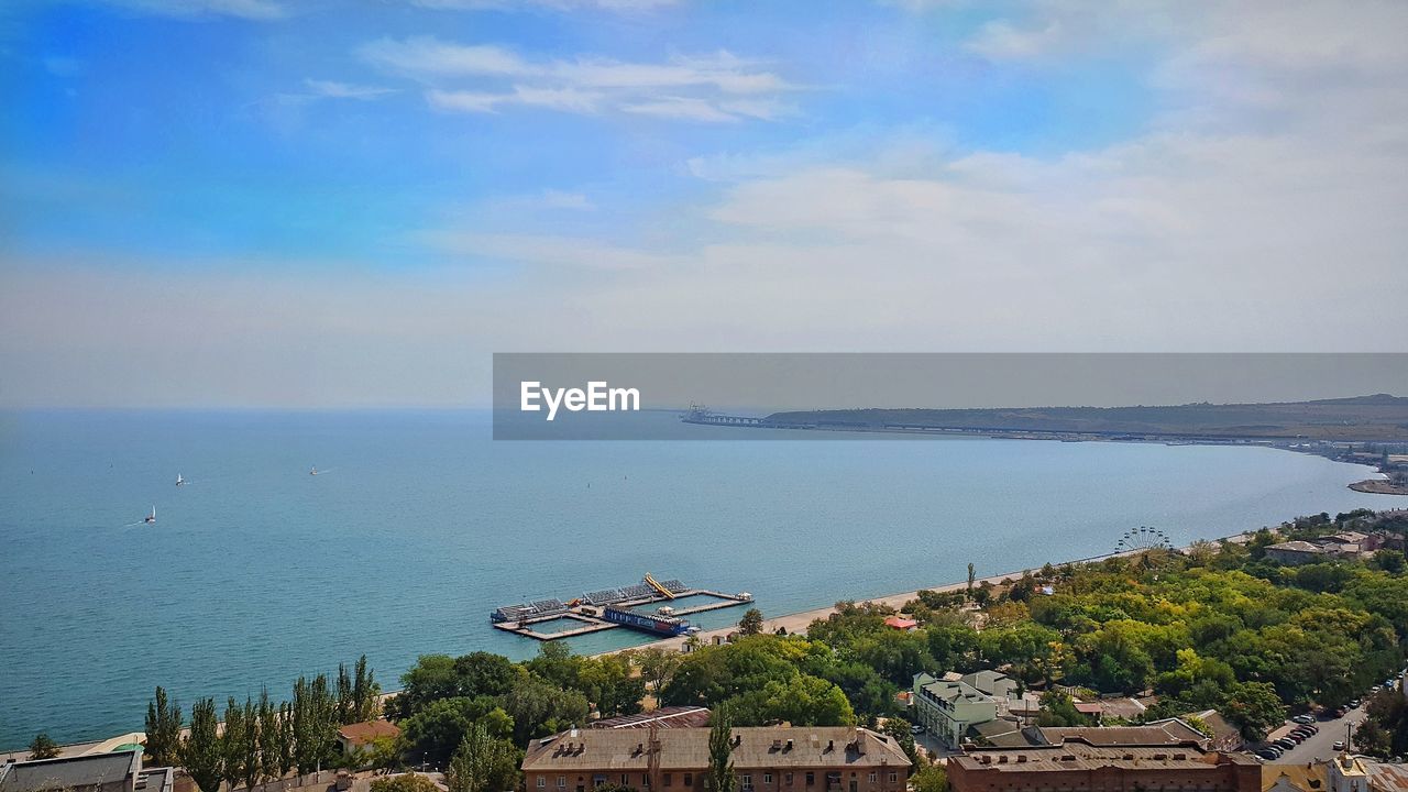 HIGH ANGLE VIEW OF BAY AGAINST SKY