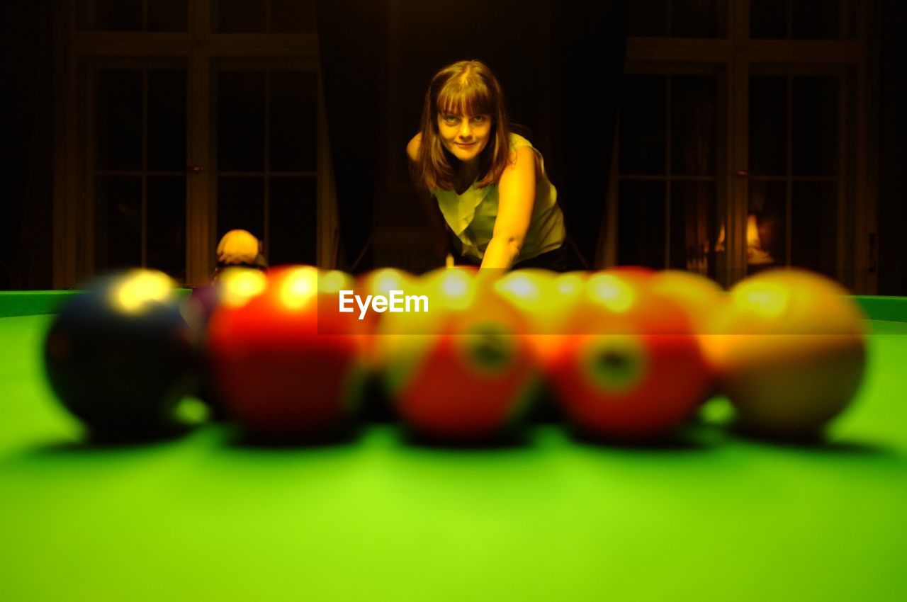 Portrait of woman playing snooker