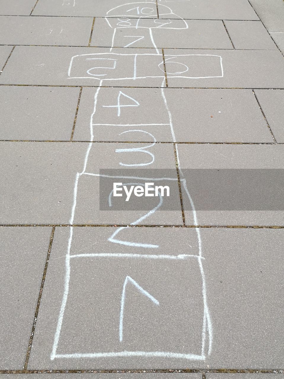 HIGH ANGLE VIEW OF TEXT ON WHITE FOOTPATH