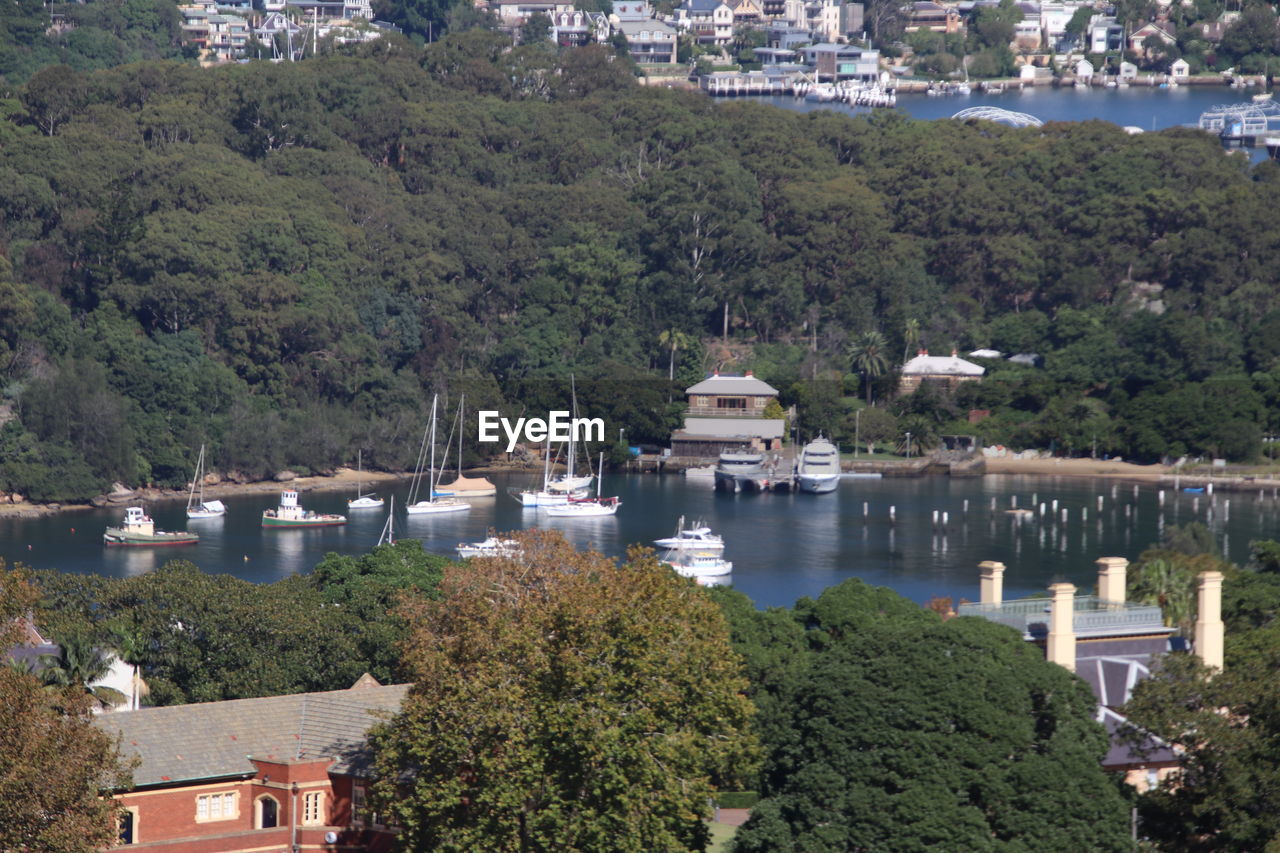 HIGH ANGLE VIEW OF BUILDINGS BY RIVER IN CITY