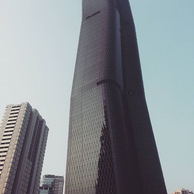 LOW ANGLE VIEW OF MODERN BUILDINGS AGAINST CLEAR SKY