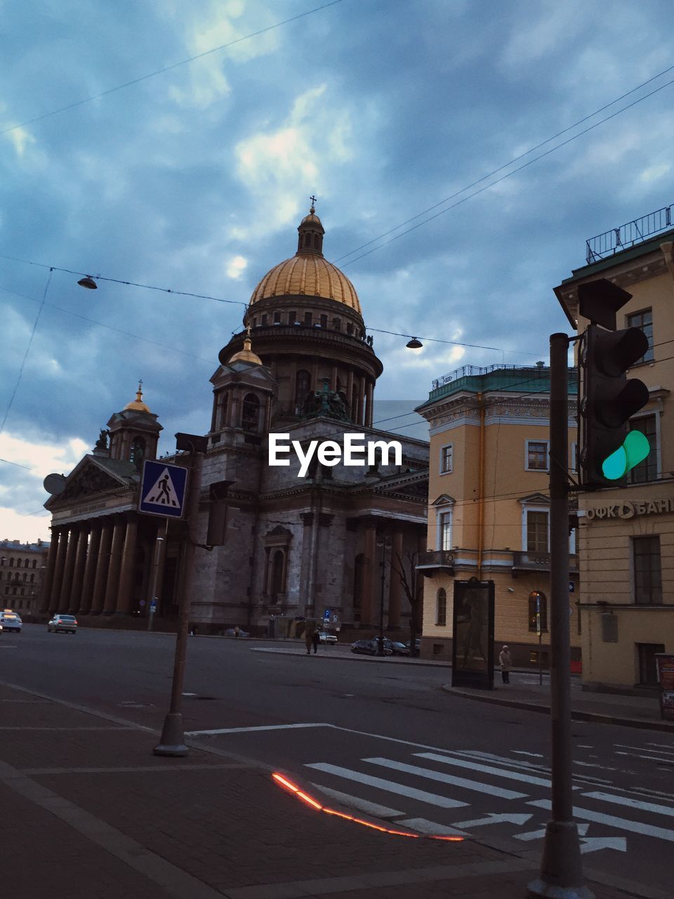 VIEW OF BUILDINGS AGAINST CLOUDY SKY