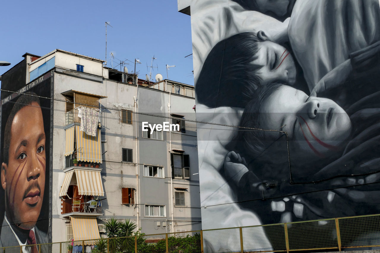 PORTRAIT OF MAN AND BUILDINGS IN CITY