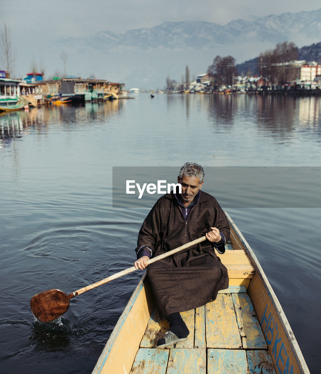 PORTRAIT OF MAN FISHING ON LAKE