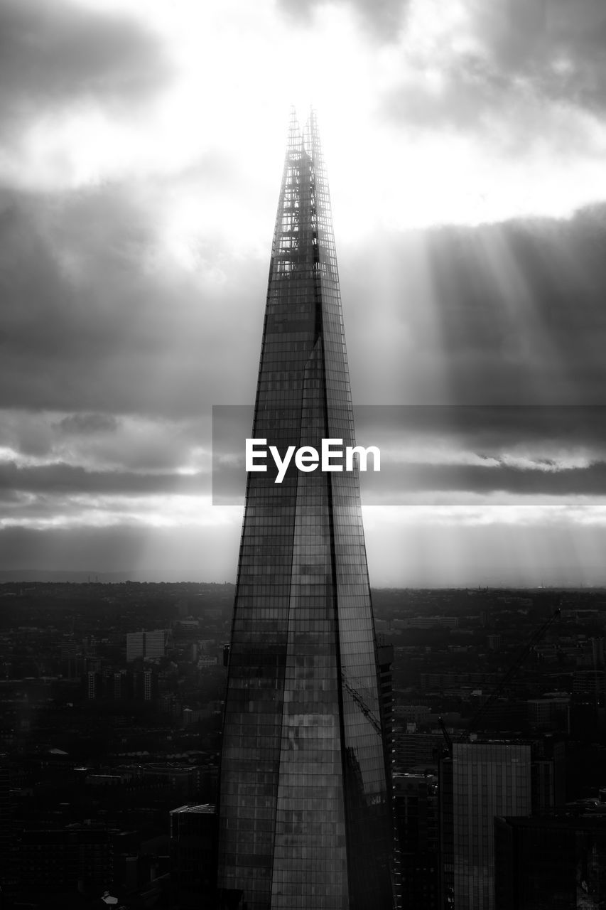 LOW ANGLE VIEW OF MODERN BUILDING AGAINST SKY