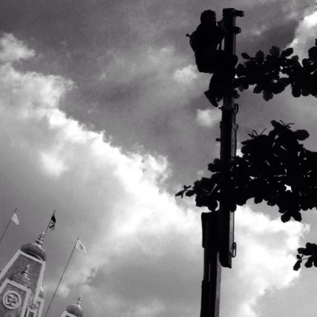 LOW ANGLE VIEW OF STREET LIGHTS AGAINST CLOUDY SKY