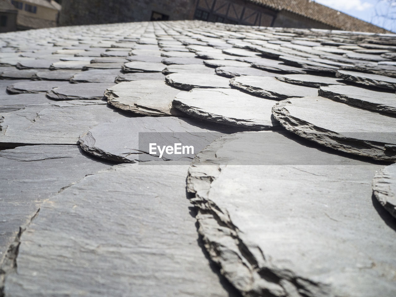 HIGH ANGLE VIEW OF CRACKED WOOD