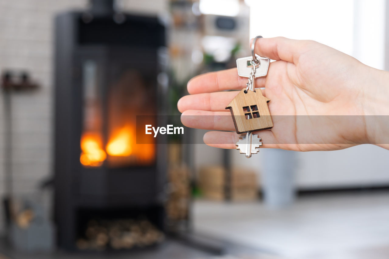 hand, one person, fire, burning, adult, fireplace, holding, flame, heat, focus on foreground, close-up, indoors, lifestyles, jewelry, lighting, nature, day, fashion accessory, selective focus