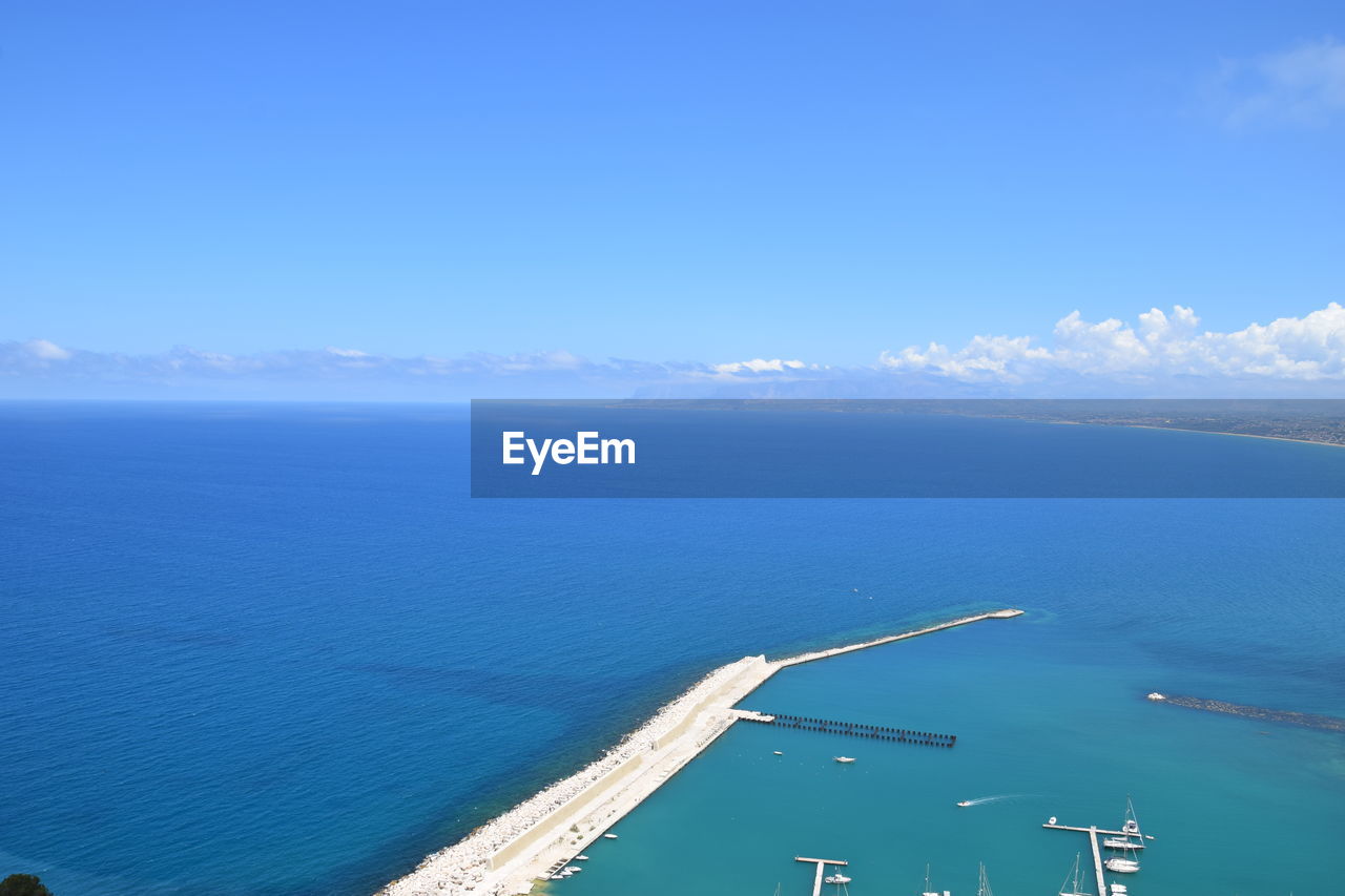 AERIAL VIEW OF SEA AGAINST SKY