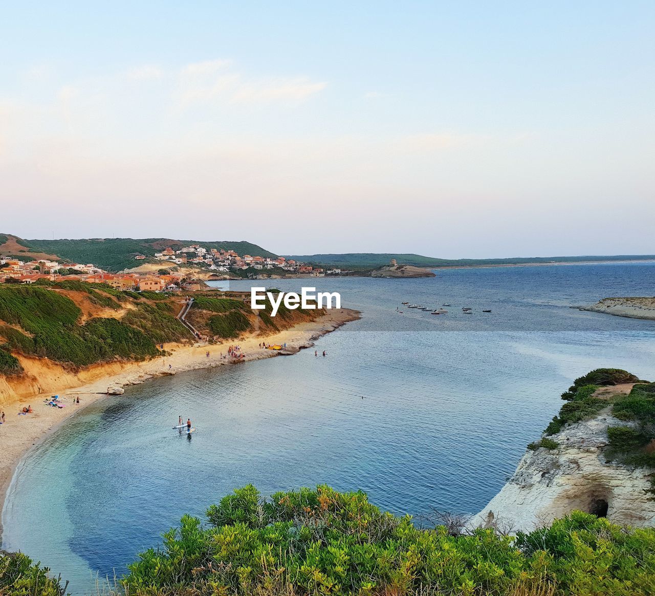 HIGH ANGLE VIEW OF SEA AND BEACH AGAINST SKY