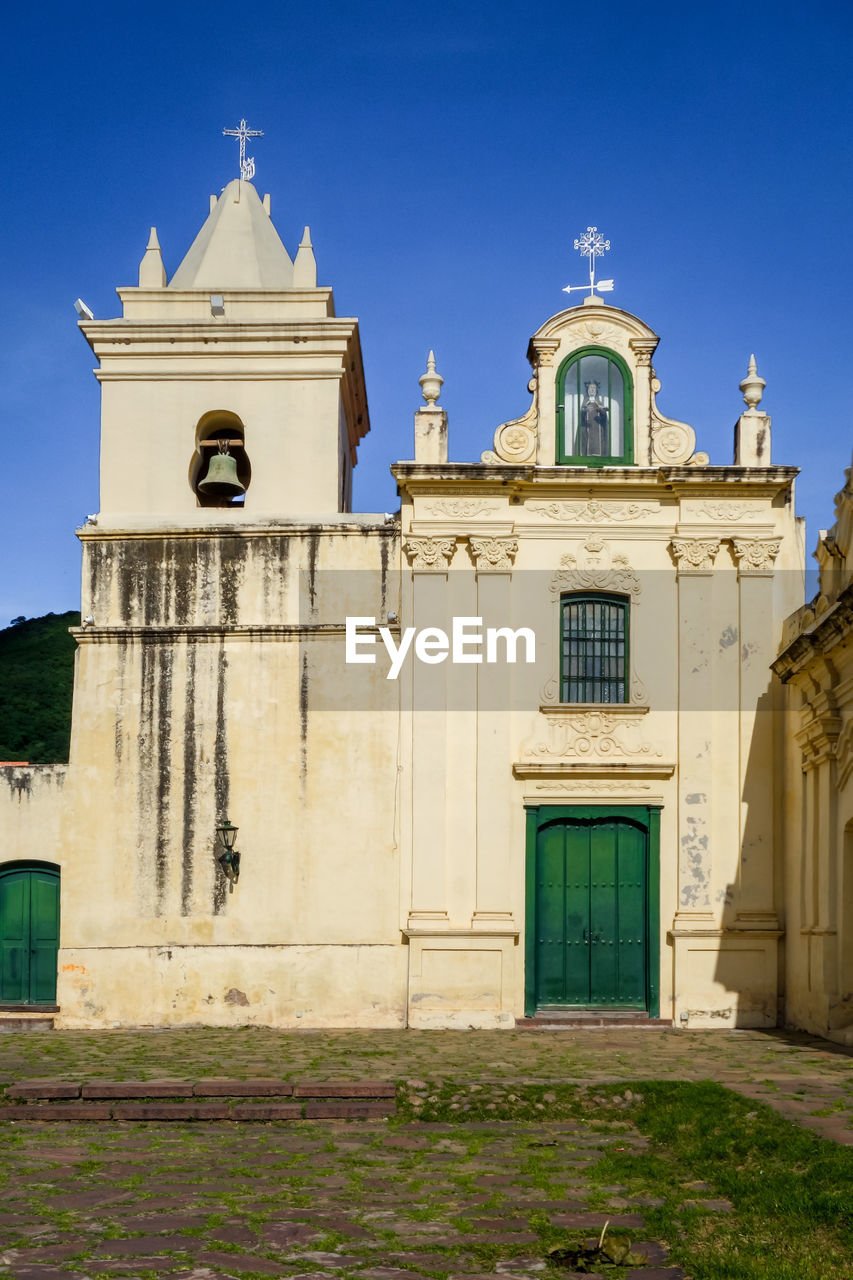 LOW ANGLE VIEW OF CATHEDRAL AGAINST SKY