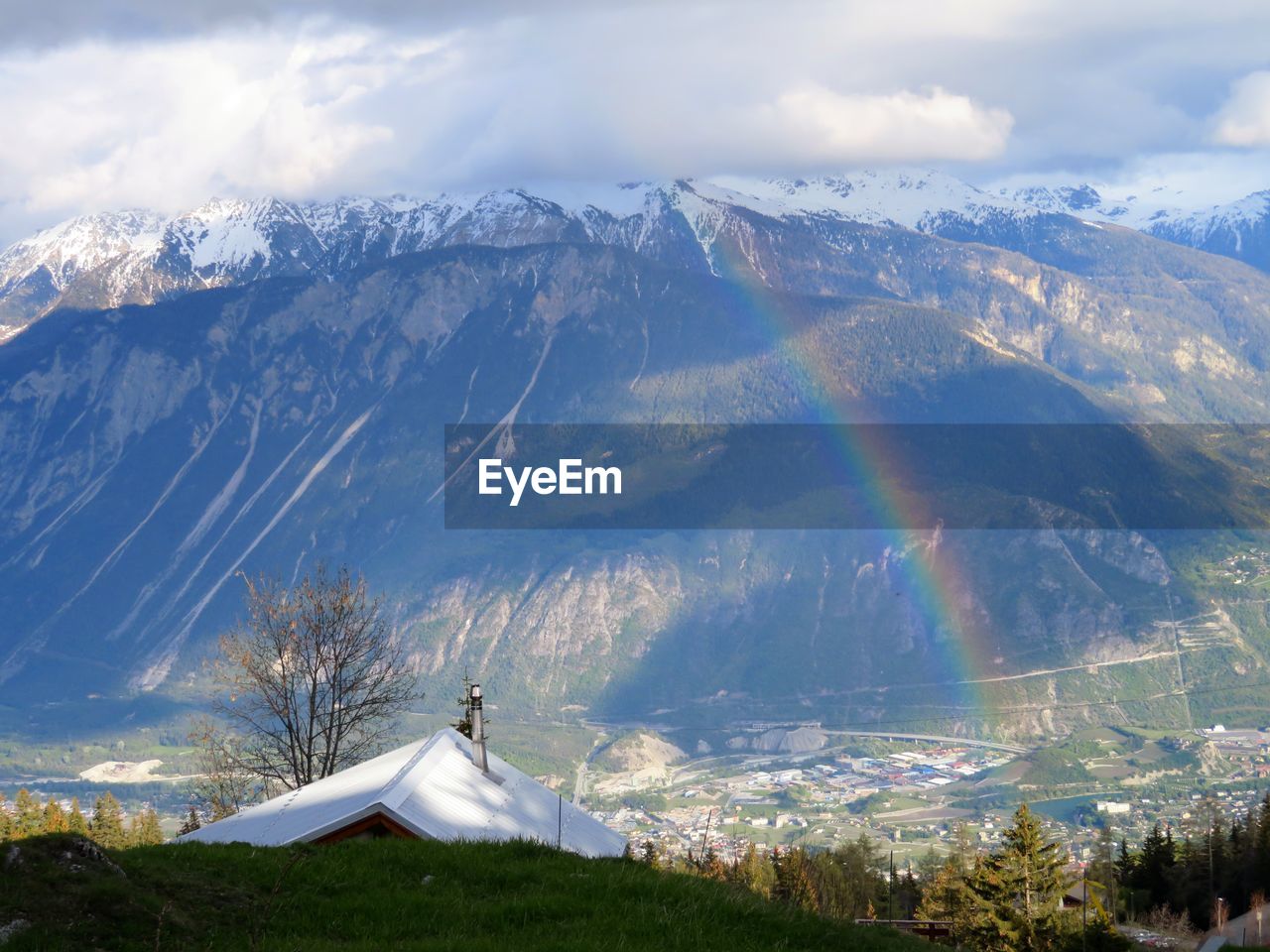 AERIAL VIEW OF SNOWCAPPED MOUNTAIN AGAINST SKY