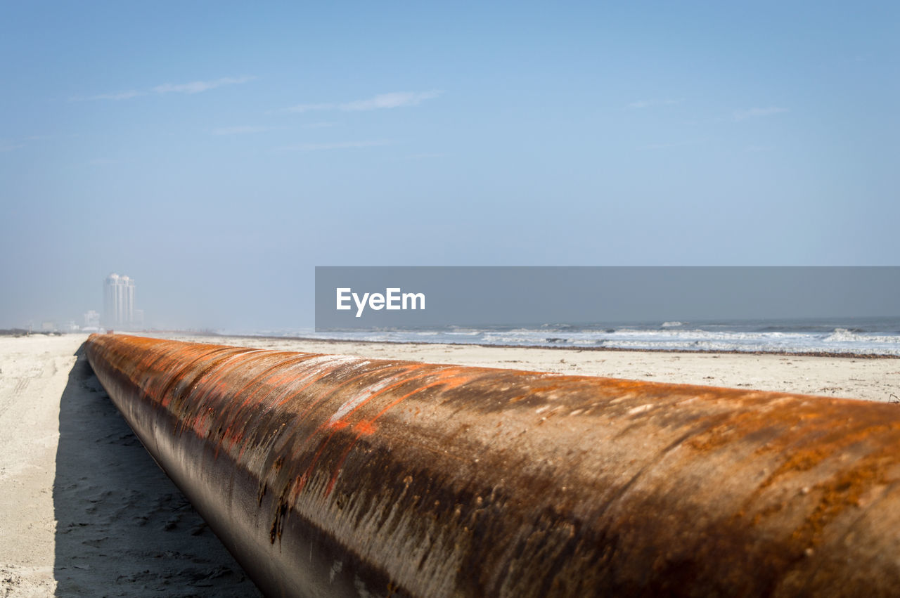 PANORAMIC VIEW OF BEACH AGAINST SKY