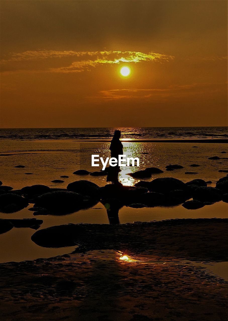 SILHOUETTE MAN ON BEACH DURING SUNSET