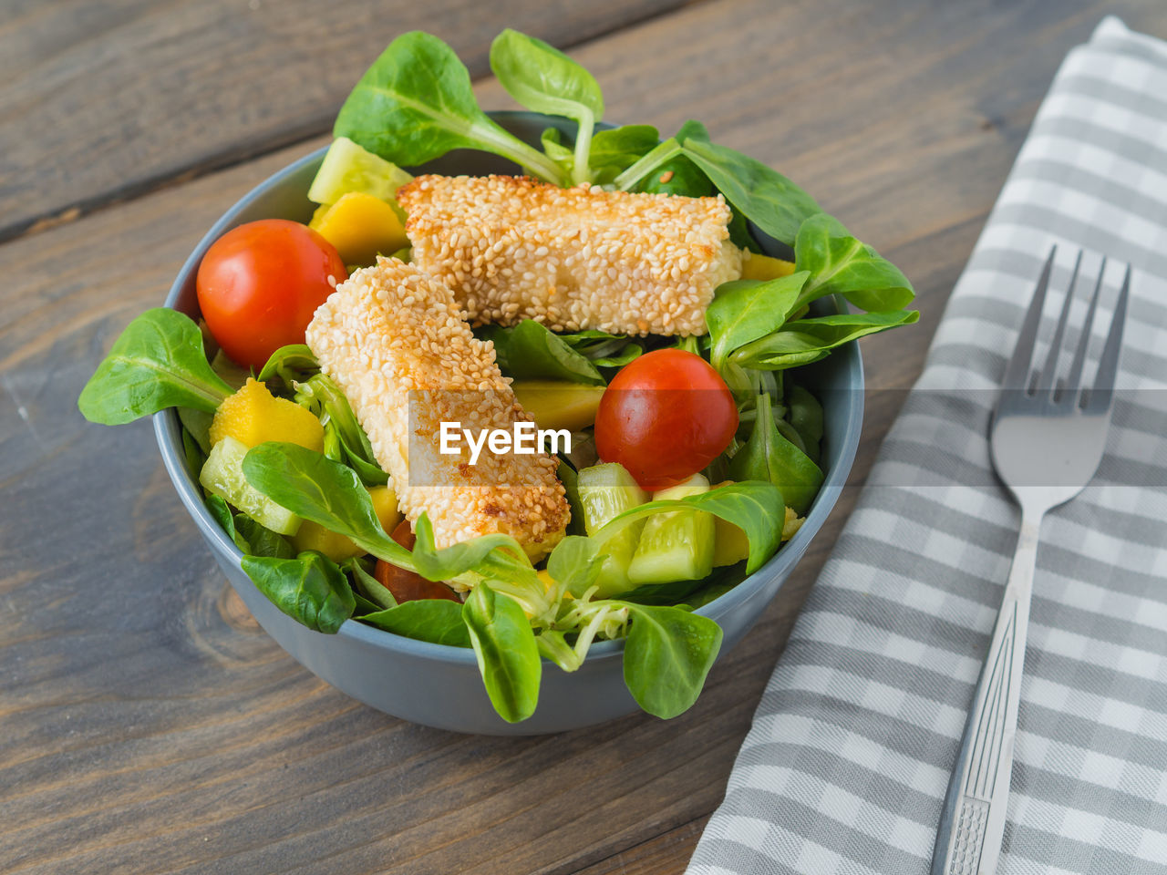 CLOSE-UP OF VEGETABLES IN PLATE ON TABLE